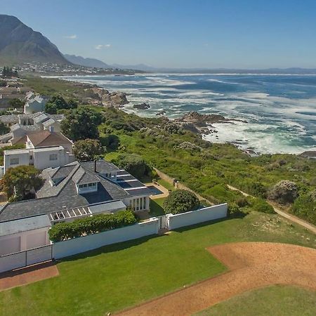 Wild Waters At Kraal Rock On The Cliffs In Hermanus Extérieur photo
